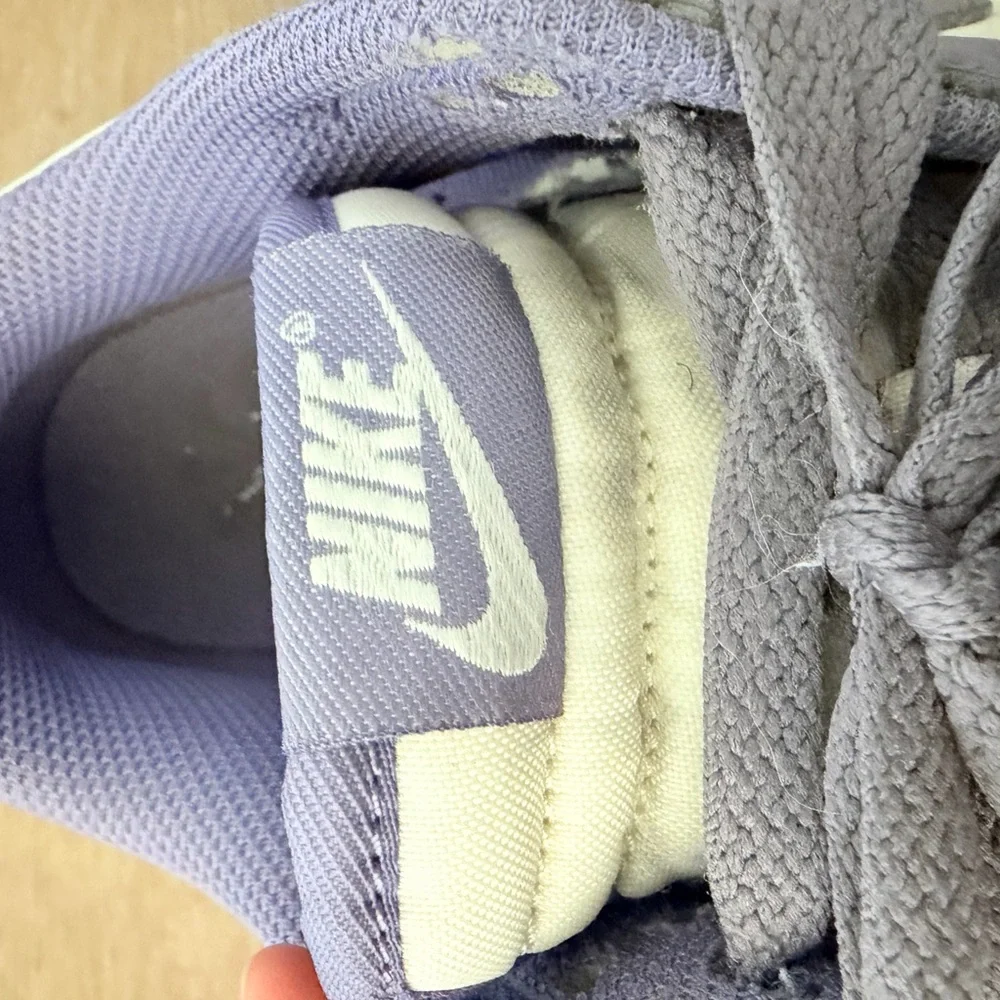 Nike Lavender and White Athletic Shoes - Picture 4 of 7